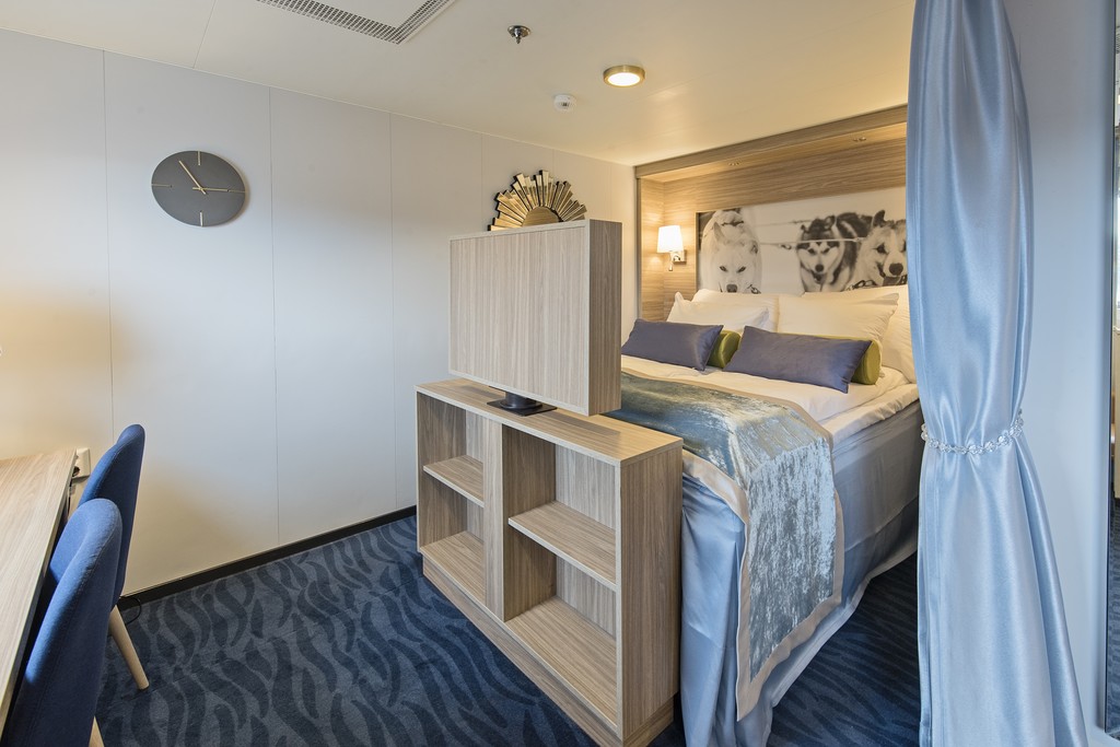 Hurtigruten MS Nordnorge Expedition Mini Suite 2 travellers a .jpg